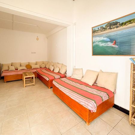 Lucky'S Surf Camp Bed and Breakfast Weligama Eksteriør billede