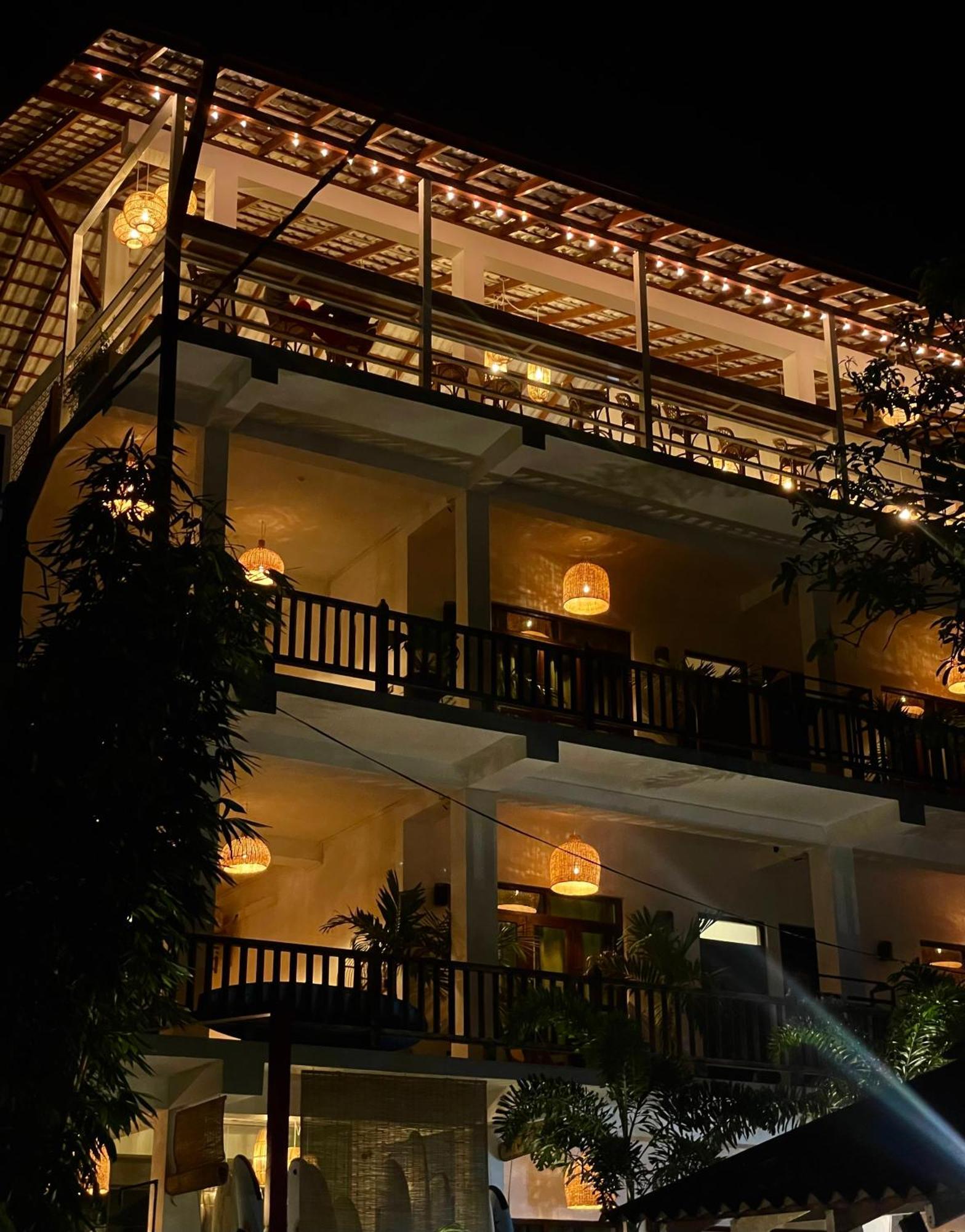 Lucky'S Surf Camp Bed and Breakfast Weligama Eksteriør billede