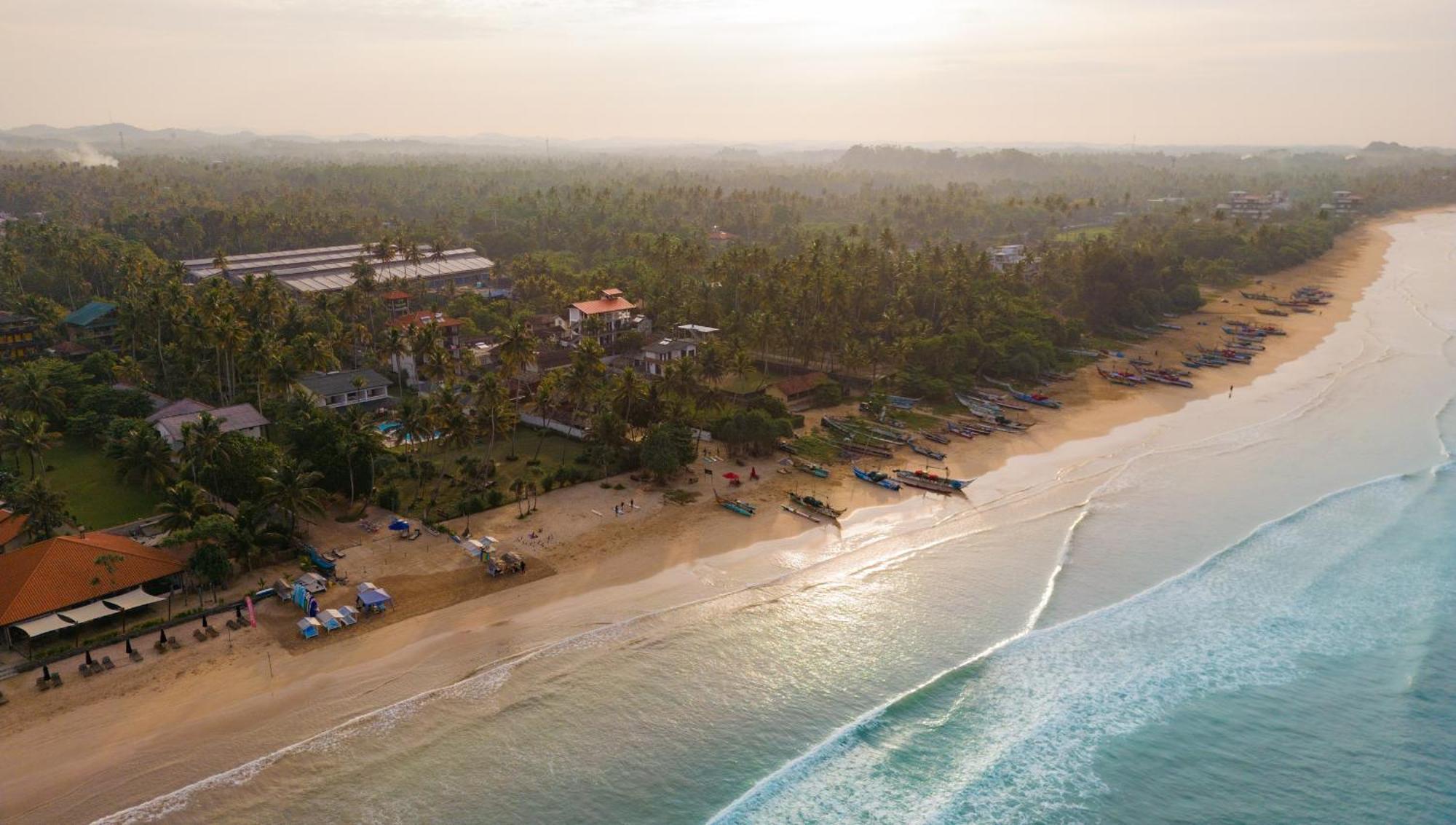 Lucky'S Surf Camp Bed and Breakfast Weligama Eksteriør billede