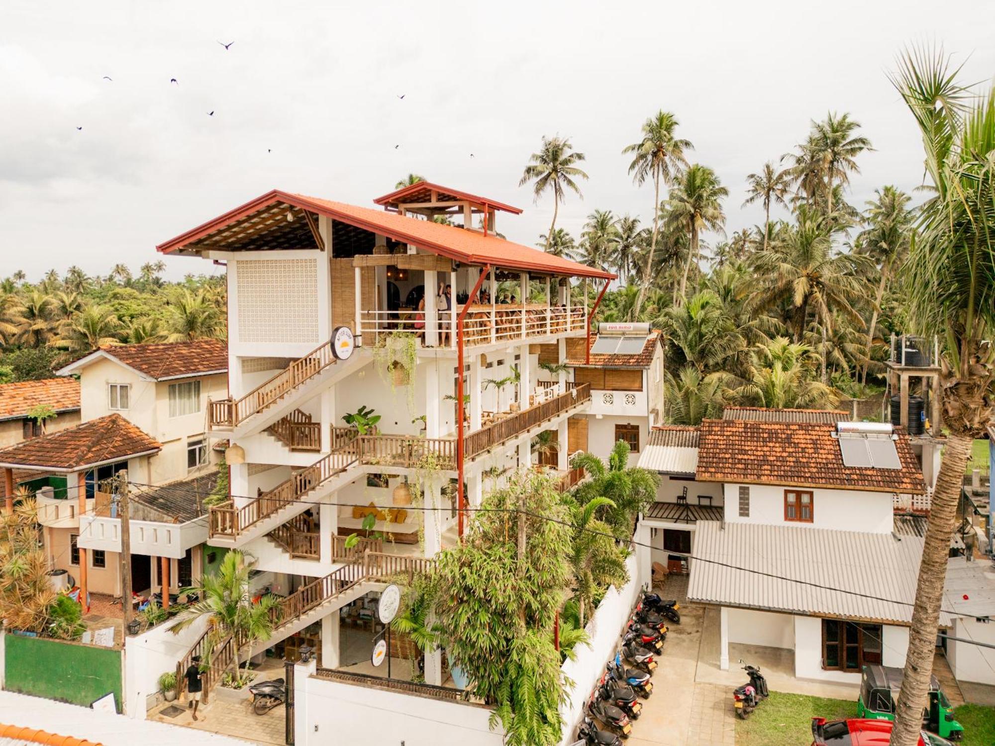 Lucky'S Surf Camp Bed and Breakfast Weligama Eksteriør billede